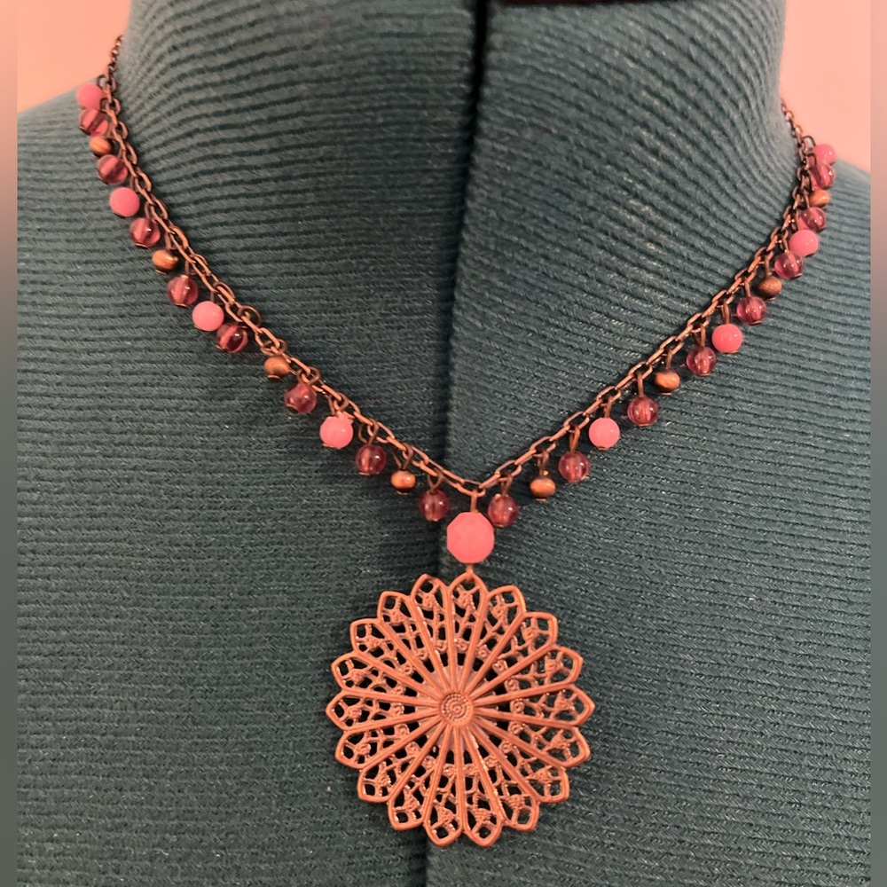 💎 Rosette Beaded Necklace